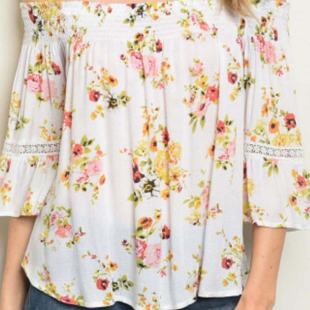 Last White Floral Blouse - Picture 2 of 4